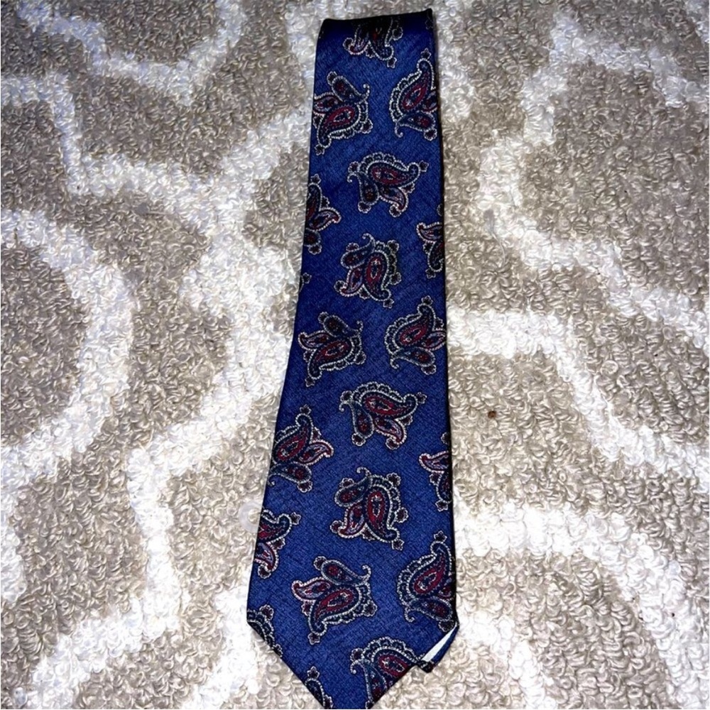 Oscar de la Renta Blue and Red Paisley Tie